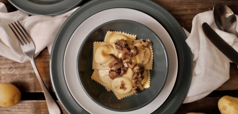 ravioli con toma, patate e funghi