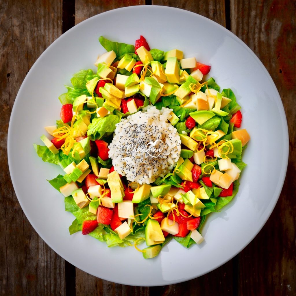 Insalata di avocado e fragole