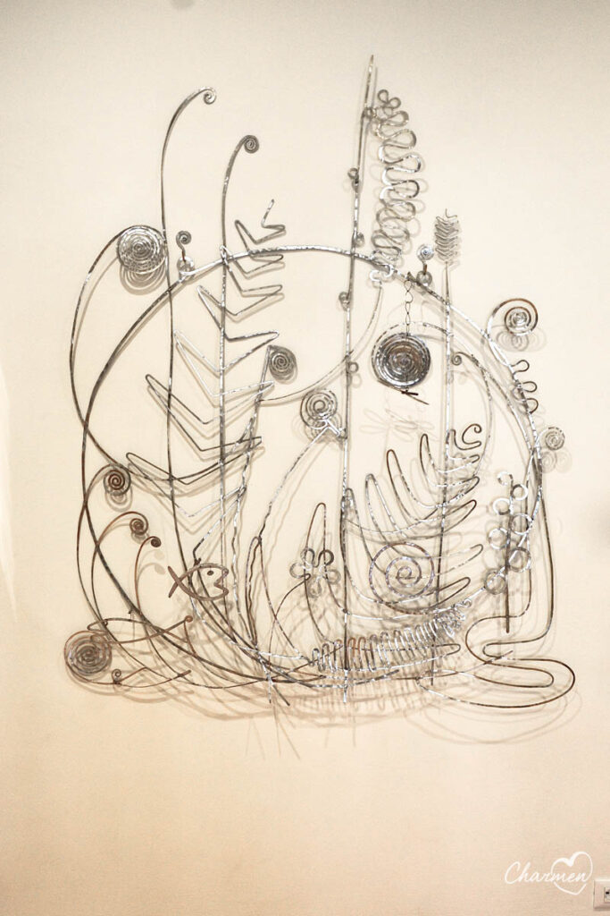 Peggy Guggenheim Collection, Alexander Calder, Testiera di letto in argento 