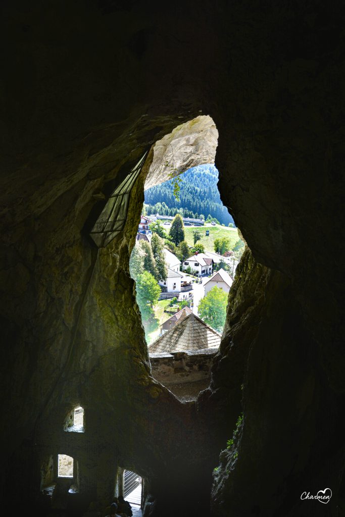 Castello Predjama grotta