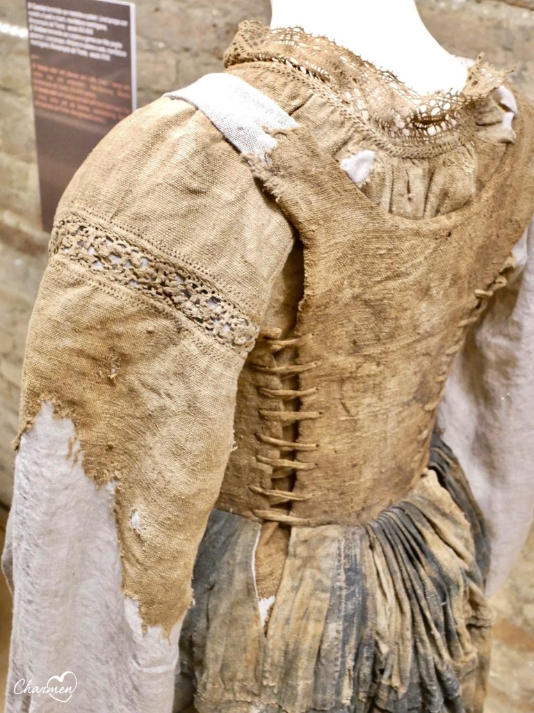Monsanpolo-del-Tronto-Museo-della-Cripta abito