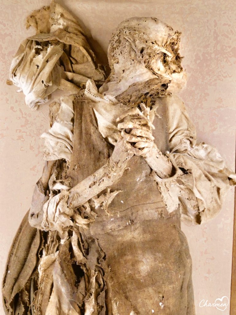 Monsanpolo-del-Tronto-Museo-della-Cripta mummia