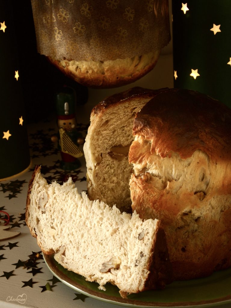 Panettone salato con gorgonzola e noci