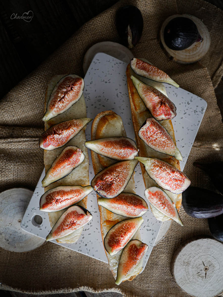 Crostini fichi e pecorino