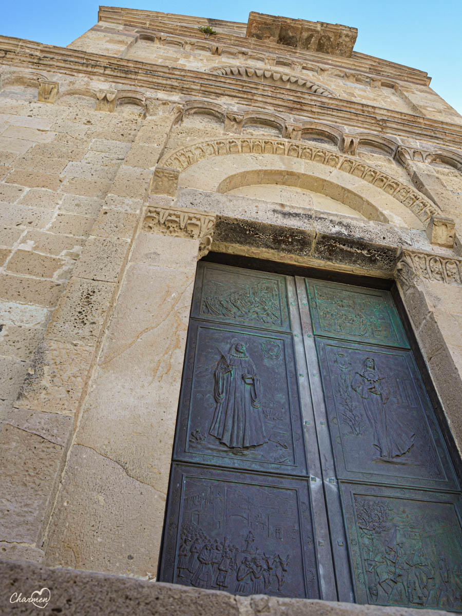 Cattedrale Santa Maria di Monserrato tratalias facciata 