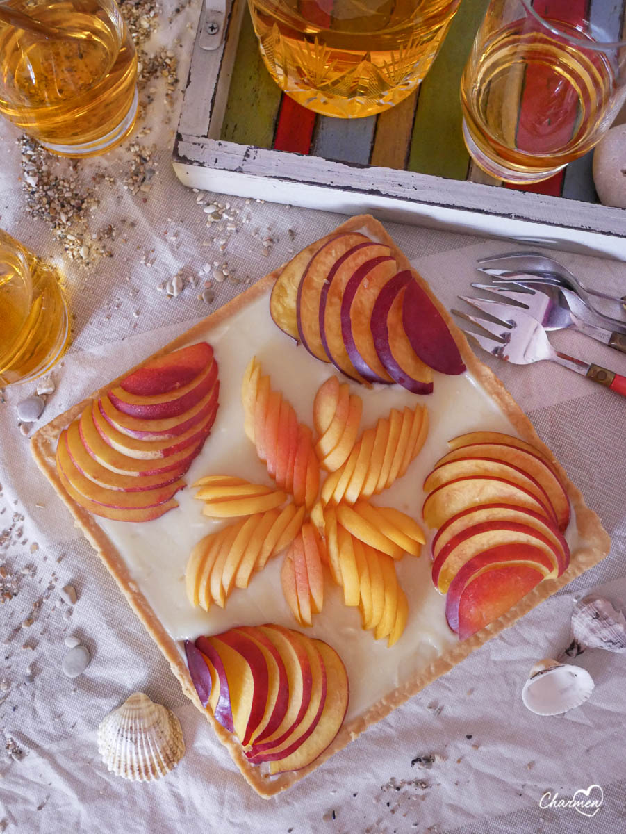 Crostata con crema, pesche e albicocche