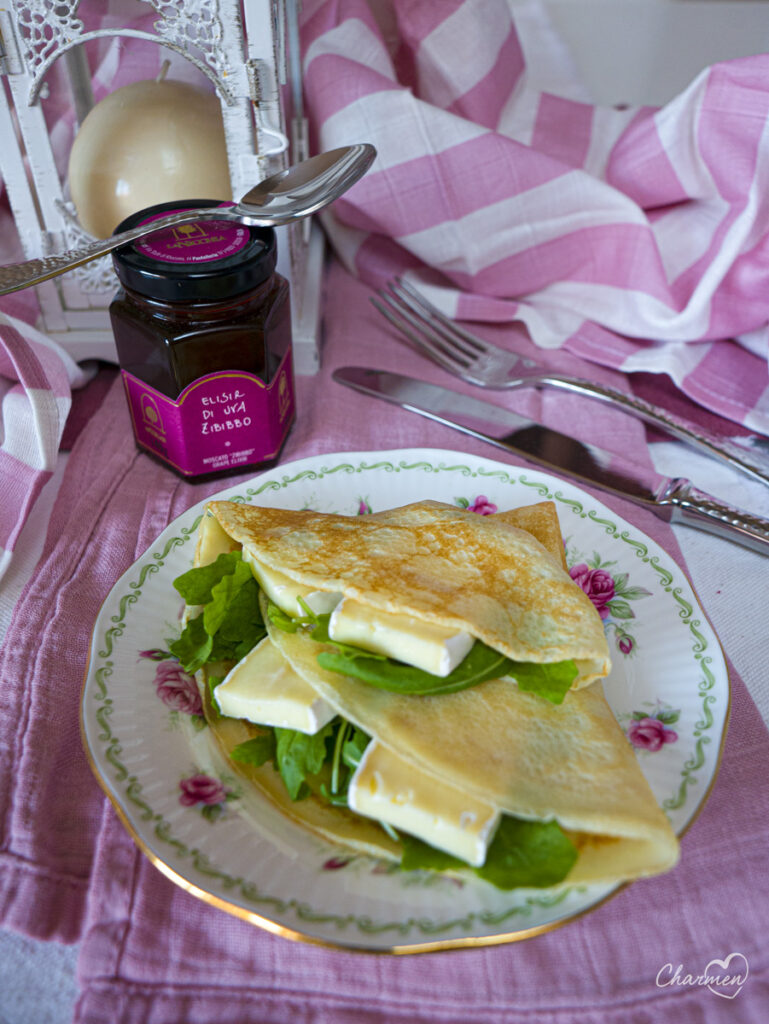 Crepes con Brie e Elisir di uva zibibbo