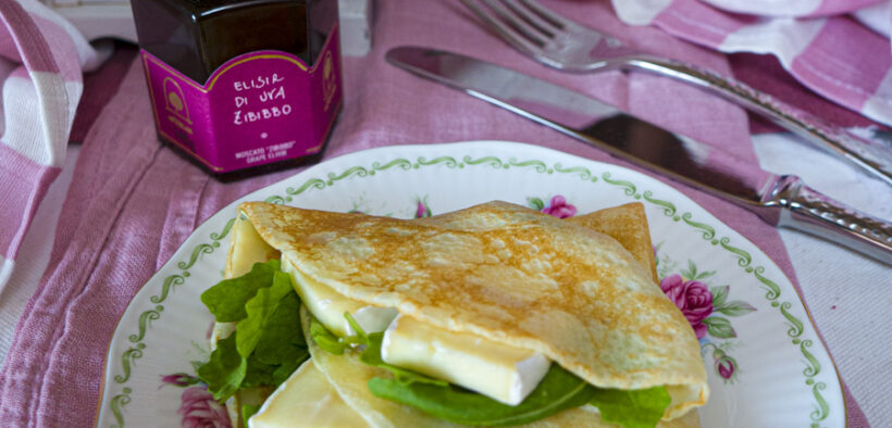 Crepes con Brie e Elisir di uva zibibbo