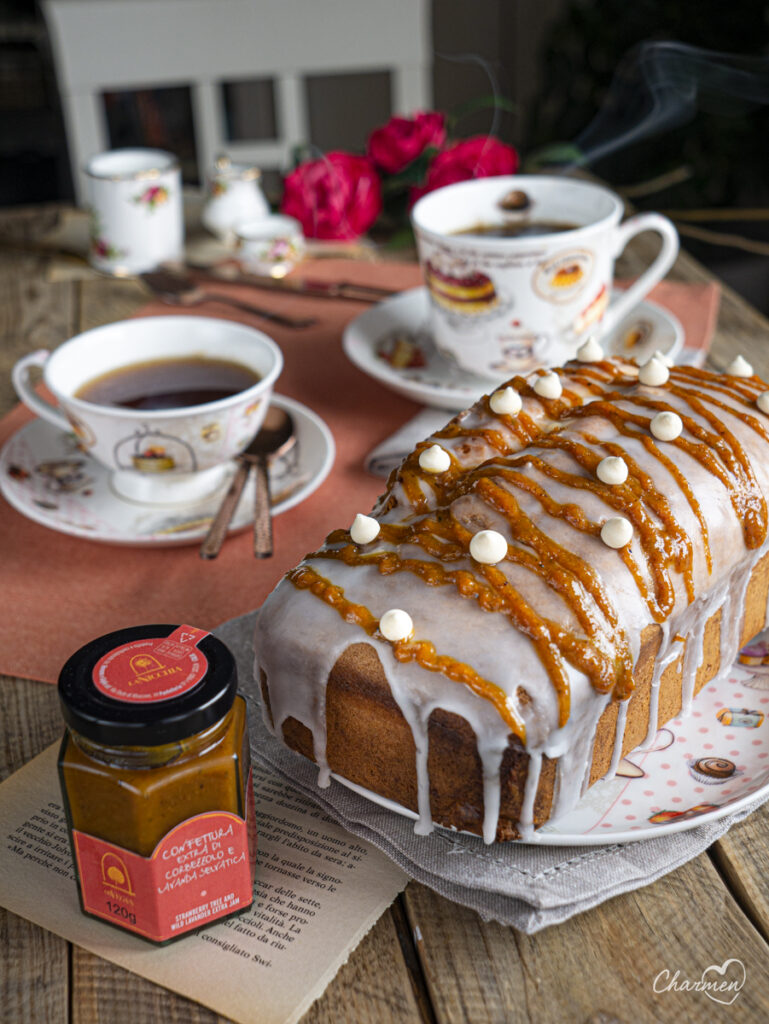 Plum Cake con confettura di corbezzolo e lavanda